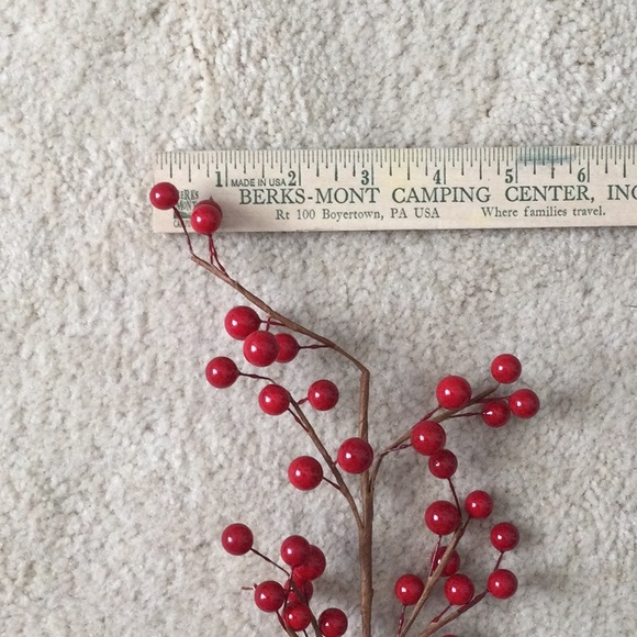 Bundle of Faux Berries - 26 stalks in multiple colors - Picture 7 of 12